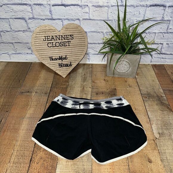 LULULEMON TURBO RUN SHORTS STRETCH BLACK/WHITE/SEASIDE DOT WHITE SIZE 4 - Picture 2 of 12